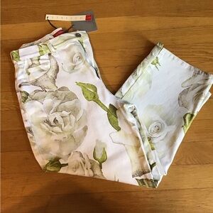 Gloria Vanderbilt White and Green Floral cropped jeans